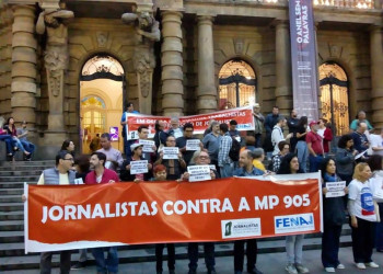 Jornalistas fazem atos em todo o país contra MP que extingue o registro da profissão